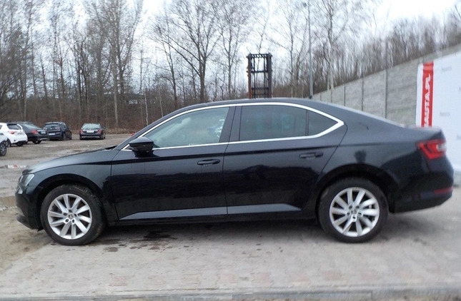 Skoda Superb cena 37900 przebieg: 405193, rok produkcji 2017 z Krynki małe 407
